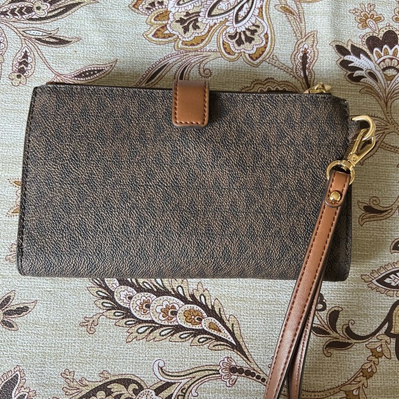 MICHAEL KORS Brown Adele Logo Detachable Wristlet Wallet - Picture 7 of 8